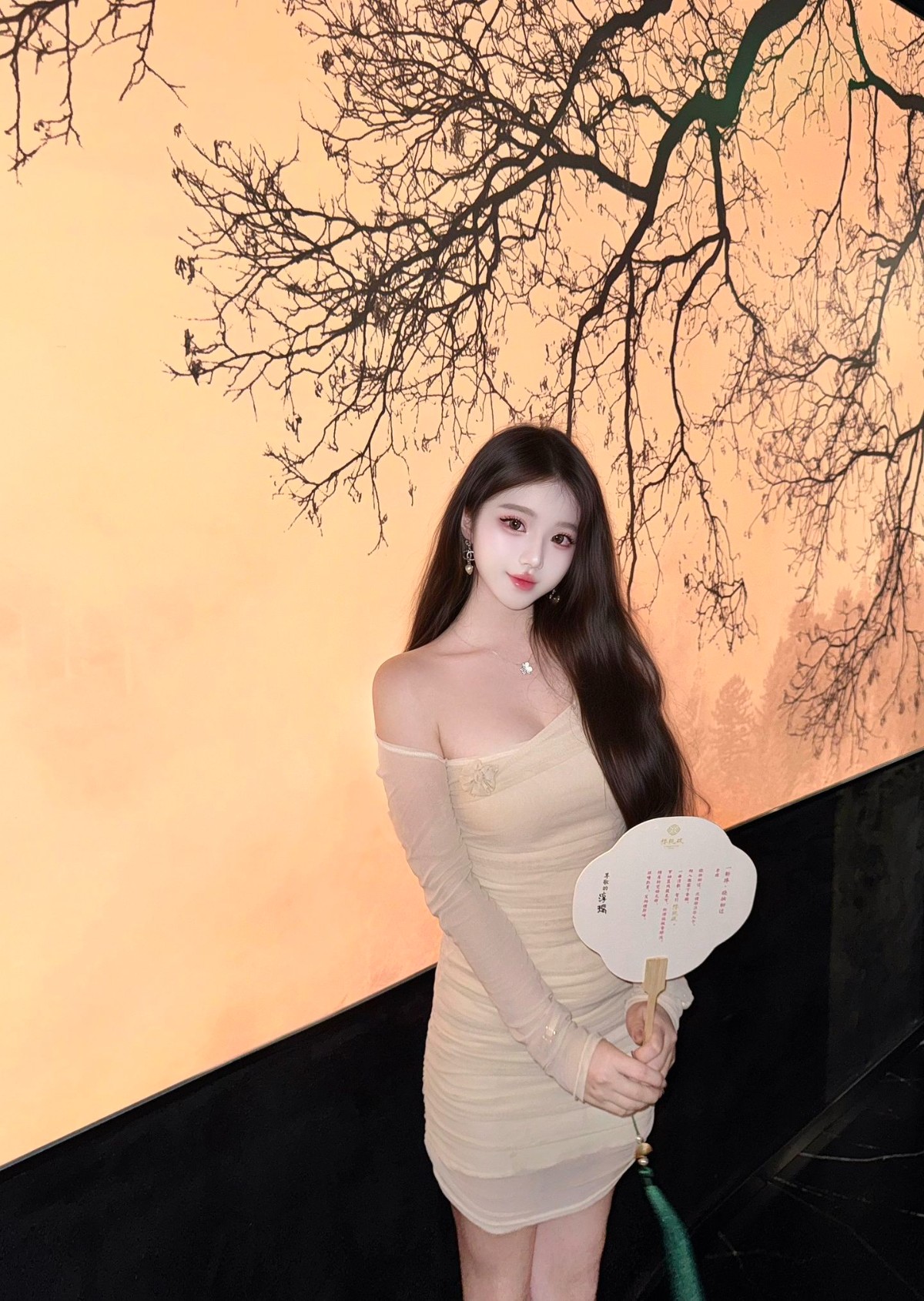 西湖开课性感大奶妹